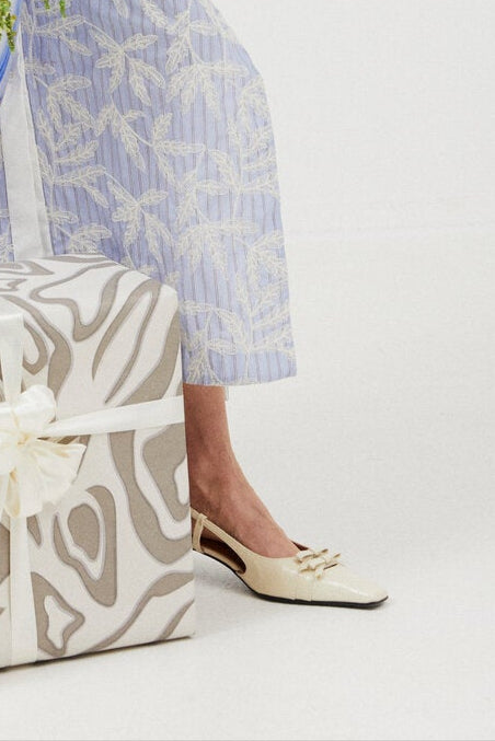 A8033 Slingback sandaler m. kittenhæl - Off white naplack 262